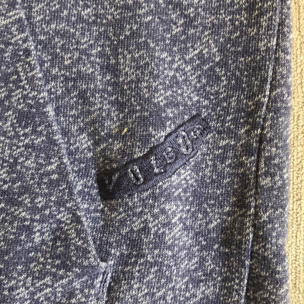 Soft, comfy, cut-off Volcom sweatshirt - Picture 3 of 4